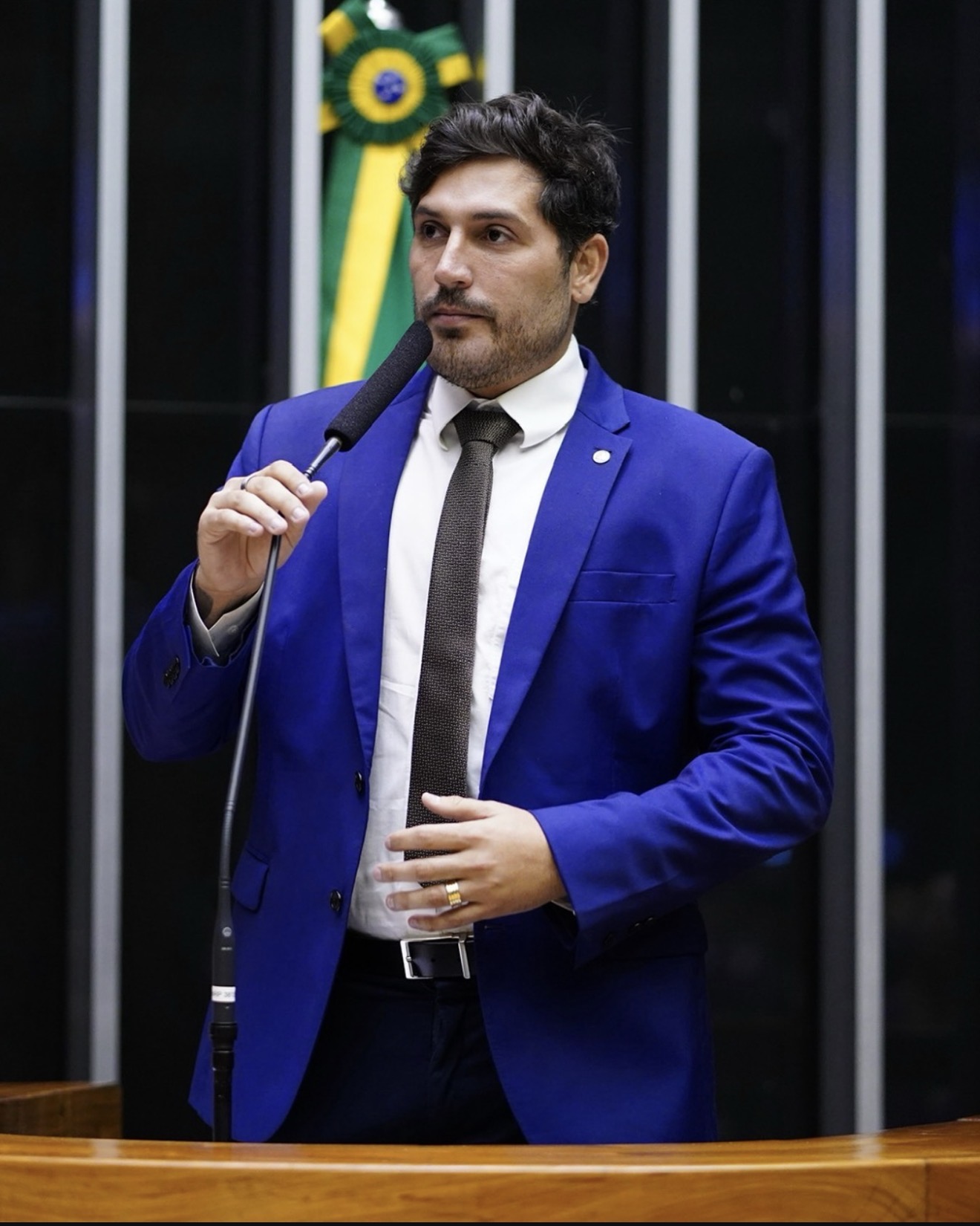 Luciano Vieira na tribuna da Câmara